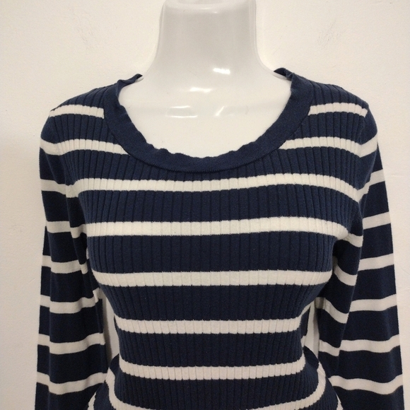 Gap - Striped Sweater - Picture 2 of 11
